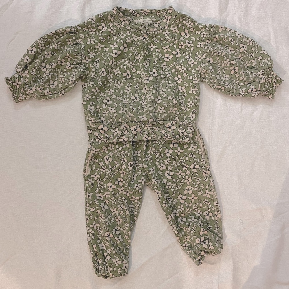 Jessica Simpson Green Floral Baby Set